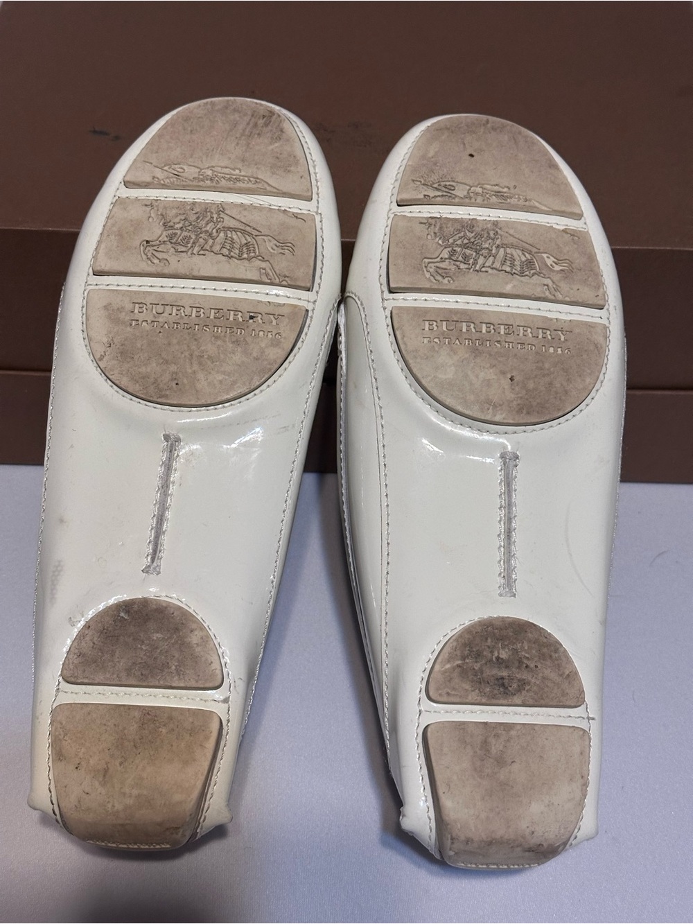 Burberry Cream Patent Chain-Link Loafers - Picture 2 of 5